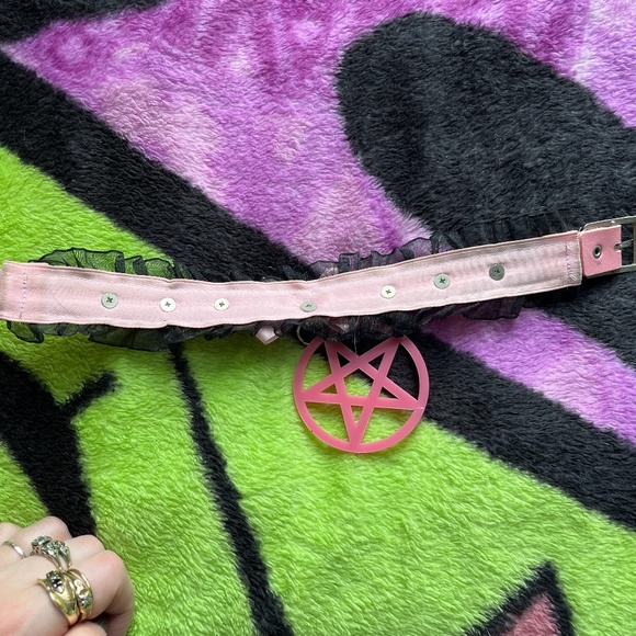 PINK PENTACLE CHOKER - Picture 3 of 3